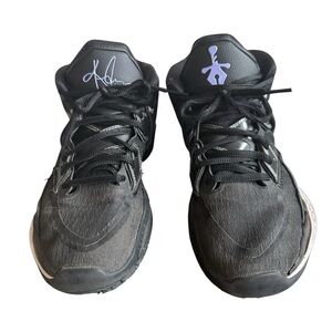 Nike Kyrie Infinity Black Metallic Silver basketball shoe